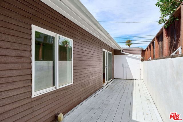 1141 Cabrillo Avenue, Venice, CA 90291