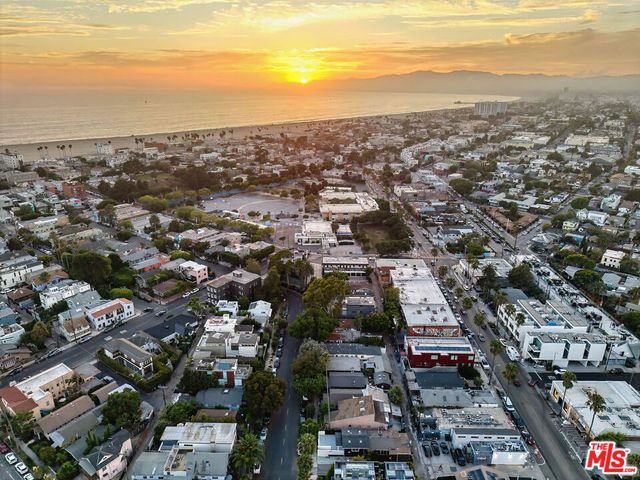 1141 Cabrillo Avenue, Venice, CA 90291