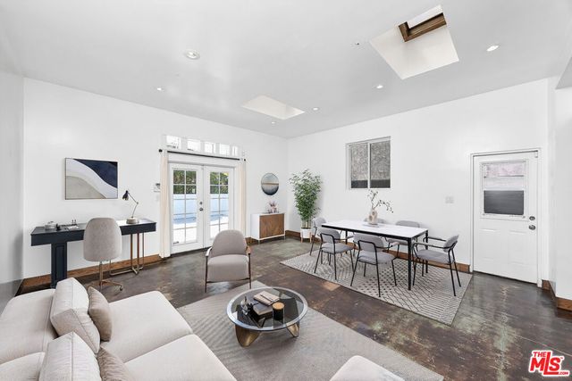 1141 Cabrillo Avenue, Venice, CA 90291