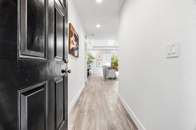 1055 View Way, Pacifica, CA 94044