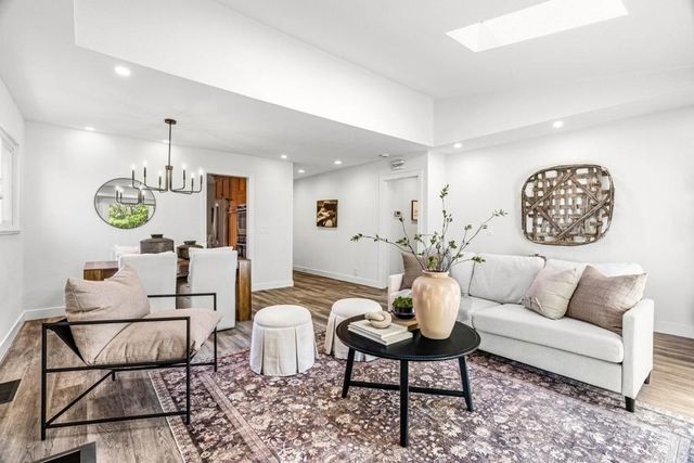 1055 View Way, Pacifica, CA 94044