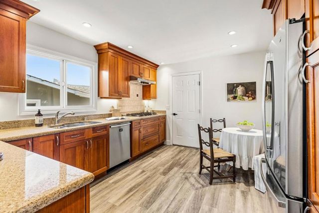 1055 View Way, Pacifica, CA 94044