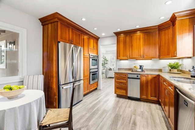 1055 View Way, Pacifica, CA 94044