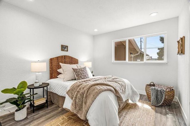 1055 View Way, Pacifica, CA 94044