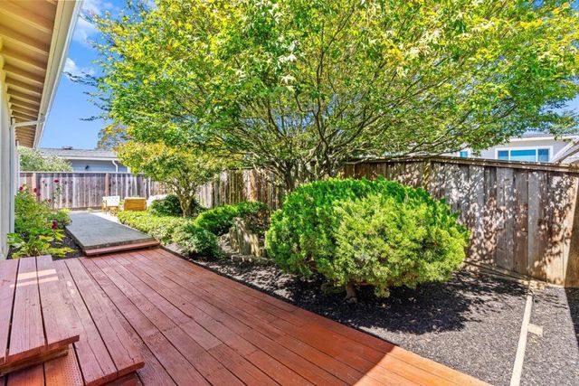 1055 View Way, Pacifica, CA 94044