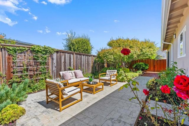 1055 View Way, Pacifica, CA 94044