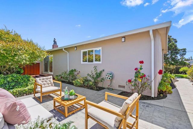 1055 View Way, Pacifica, CA 94044