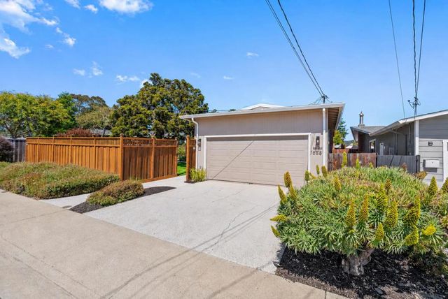 1055 View Way, Pacifica, CA 94044