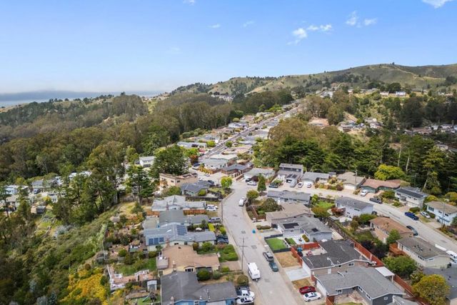 1055 View Way, Pacifica, CA 94044