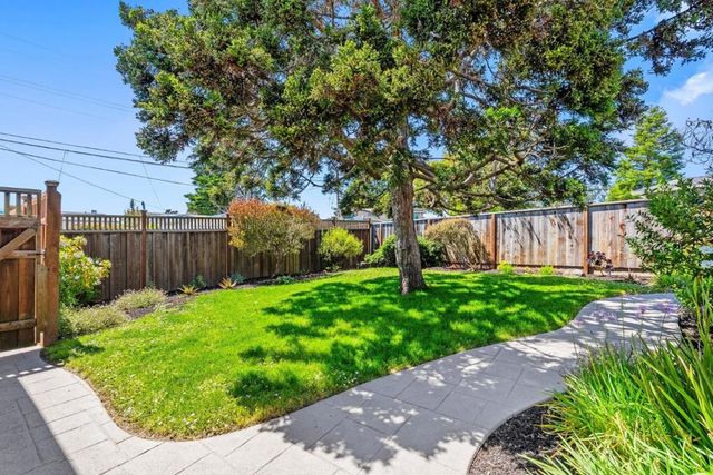 1055 View Way, Pacifica, CA 94044