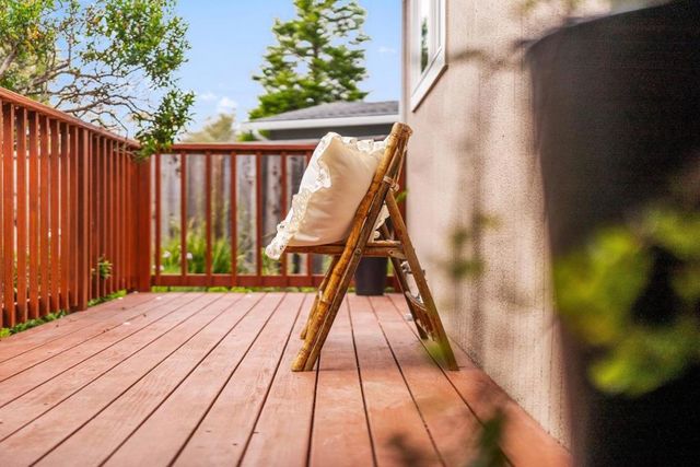 1055 View Way, Pacifica, CA 94044