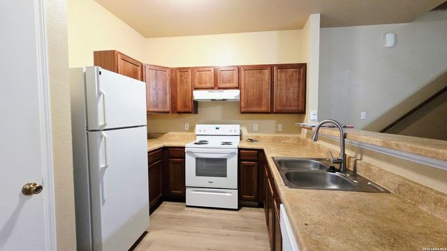 8611 Kingsbury Vw Unit 2, San Antonio, TX 78240
