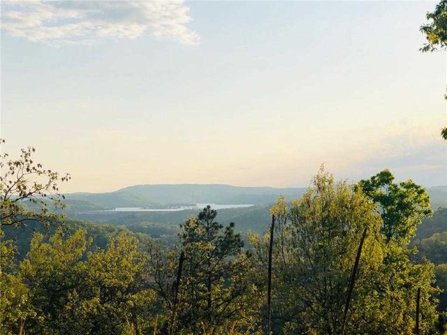 200 Blue Moon Road, Eureka Springs, AR 72632