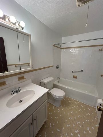 2 Victory Road 27, Lynn, MA 01902