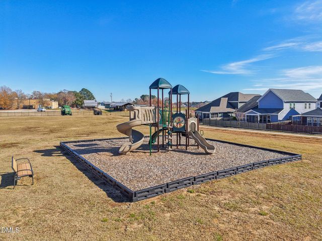 91 Commons Circle, Clayton, NC 27520