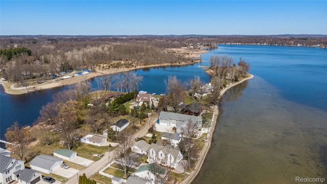 1382 Nita, Putnam Township, MI 48169