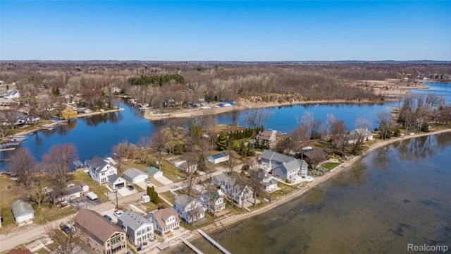 1382 Nita, Putnam Township, MI 48169