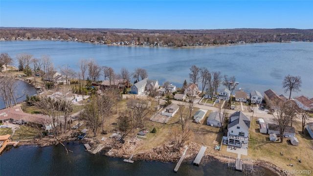 1382 Nita, Putnam Township, MI 48169