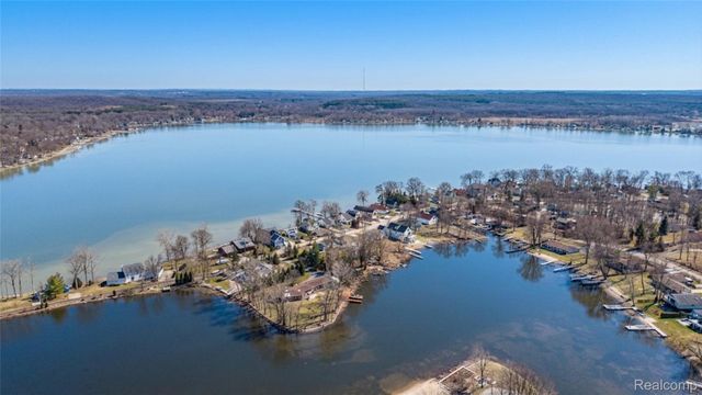 1382 Nita, Putnam Township, MI 48169