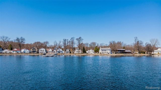 1382 Nita, Putnam Township, MI 48169