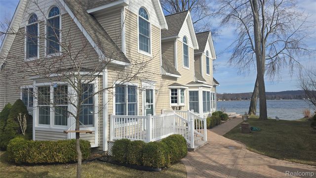 1382 Nita, Putnam Township, MI 48169