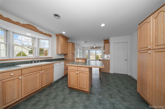 1382 Nita, Putnam Township, MI 48169