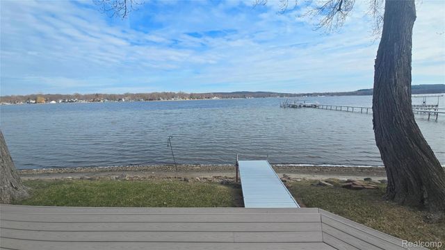 1382 Nita, Putnam Township, MI 48169