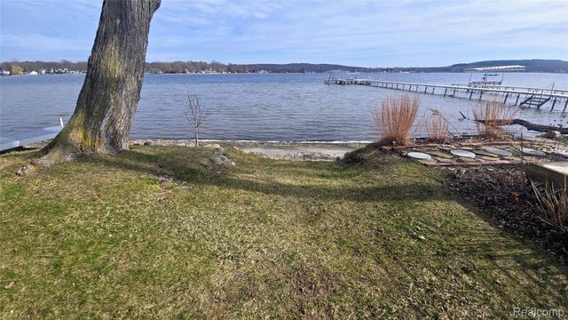 1382 Nita, Putnam Township, MI 48169