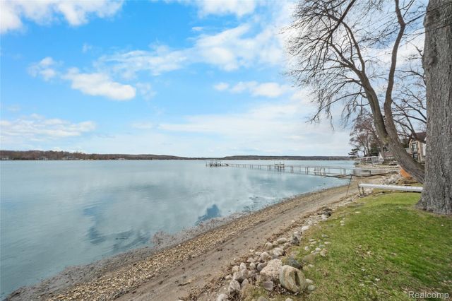 1382 Nita, Putnam Township, MI 48169