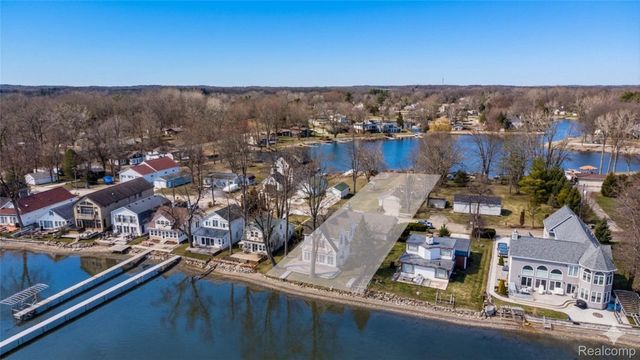 1382 Nita, Putnam Township, MI 48169