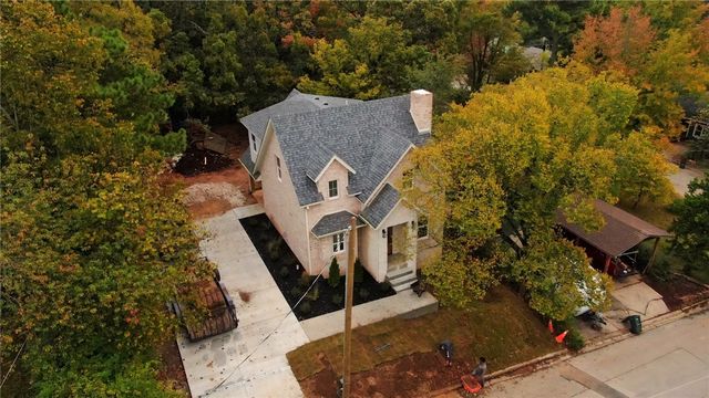 886 N Fritz Drive, Fayetteville, AR 72701