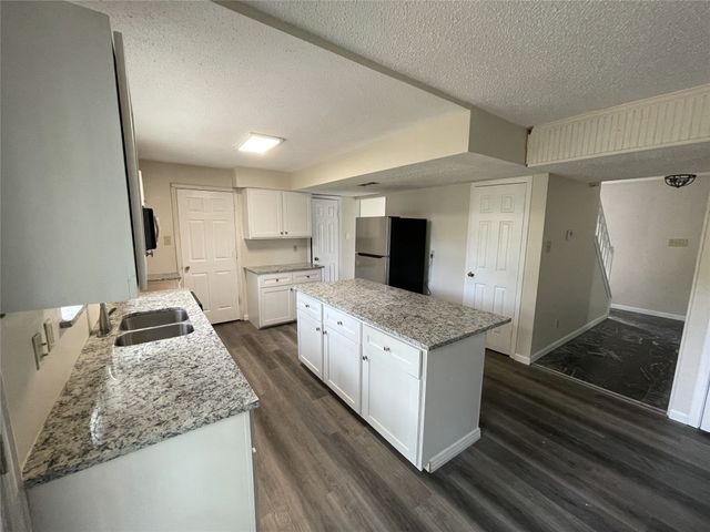 6305 Barcelona Drive, Arlington, TX 76016