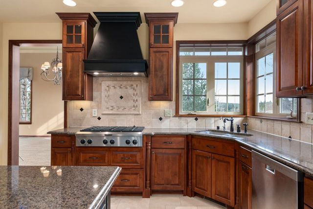 1610 E Eagle Feather Ln, Spokane, WA 99224