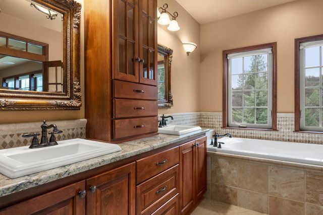 1610 E Eagle Feather Ln, Spokane, WA 99224