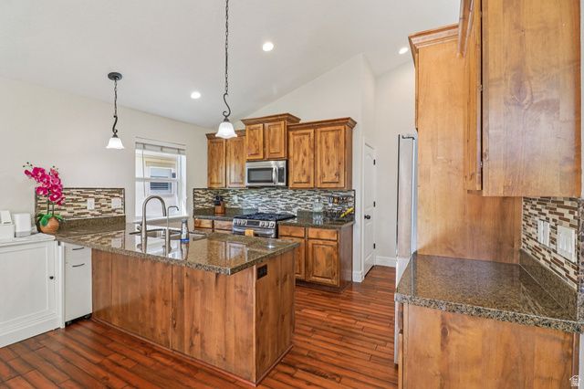 9239 S BRIGHTON VIEW DR, Sandy, UT 84070