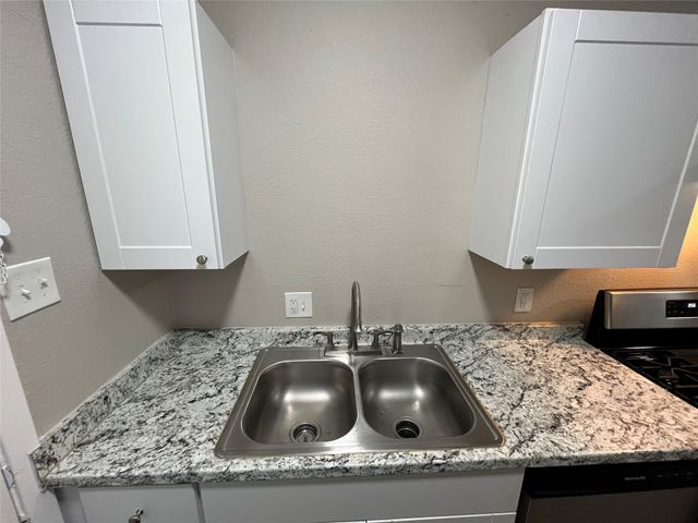 332 Crest Hill Drive, Mesquite, TX 75149