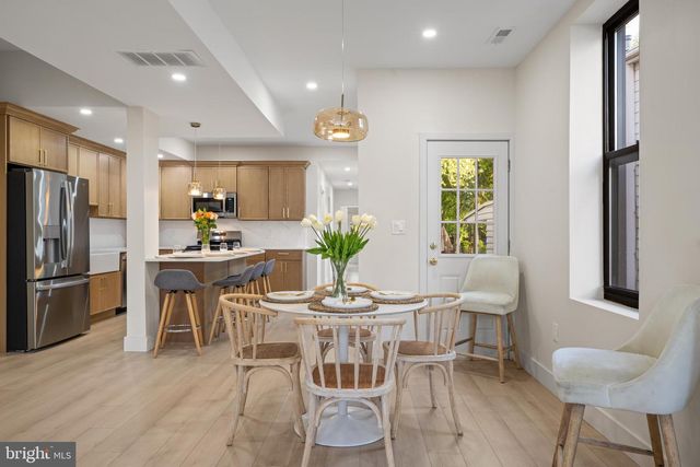 122 E BROAD ST, Burlington, NJ 08016