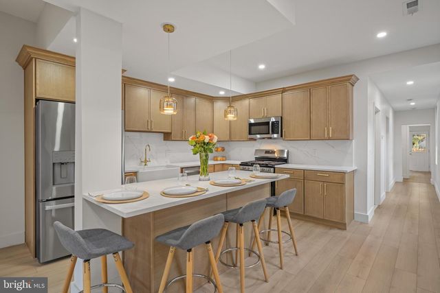 122 E BROAD ST, Burlington, NJ 08016