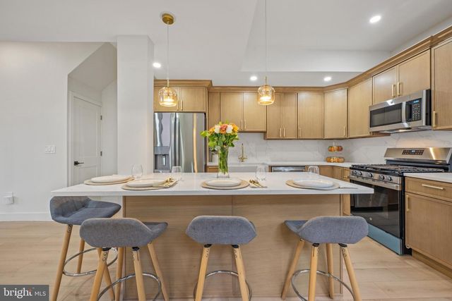 122 E BROAD ST, Burlington, NJ 08016