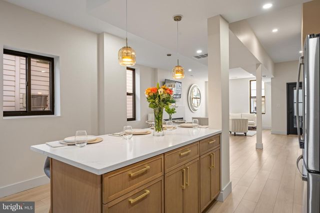 122 E BROAD ST, Burlington, NJ 08016