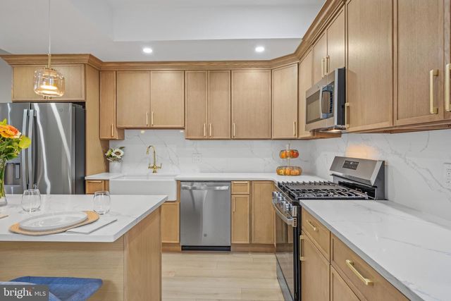 122 E BROAD ST, Burlington, NJ 08016