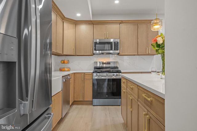 122 E BROAD ST, Burlington, NJ 08016