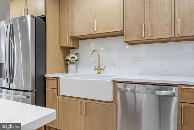 122 E BROAD ST, Burlington, NJ 08016