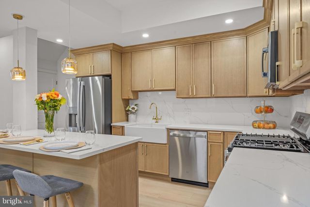 122 E BROAD ST, Burlington, NJ 08016