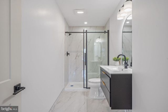 122 E BROAD ST, Burlington, NJ 08016