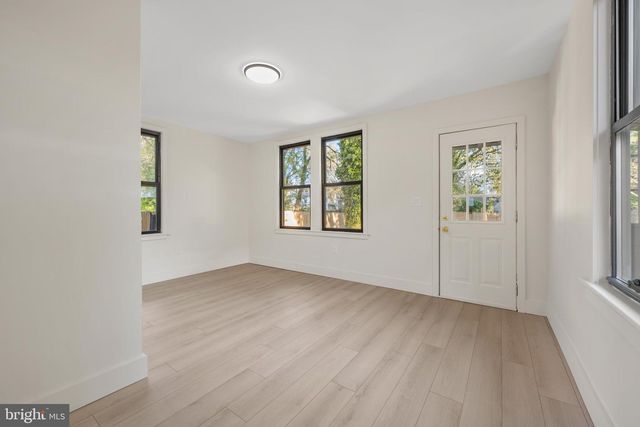 122 E BROAD ST, Burlington, NJ 08016