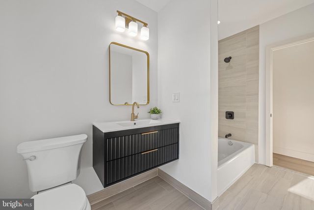 122 E BROAD ST, Burlington, NJ 08016