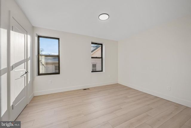 122 E BROAD ST, Burlington, NJ 08016