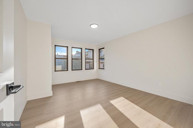 122 E BROAD ST, Burlington, NJ 08016