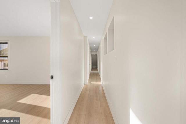 122 E BROAD ST, Burlington, NJ 08016